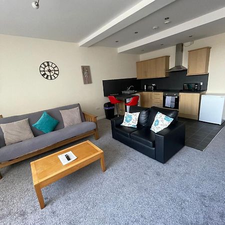 2 Large Bedroom Apartment- Wifi & Parking Fleetwood Exterior foto