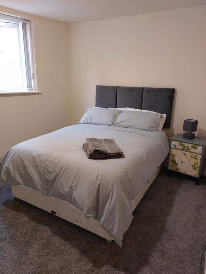 2 Large Bedroom Apartment- Wifi & Parking Fleetwood Exterior foto