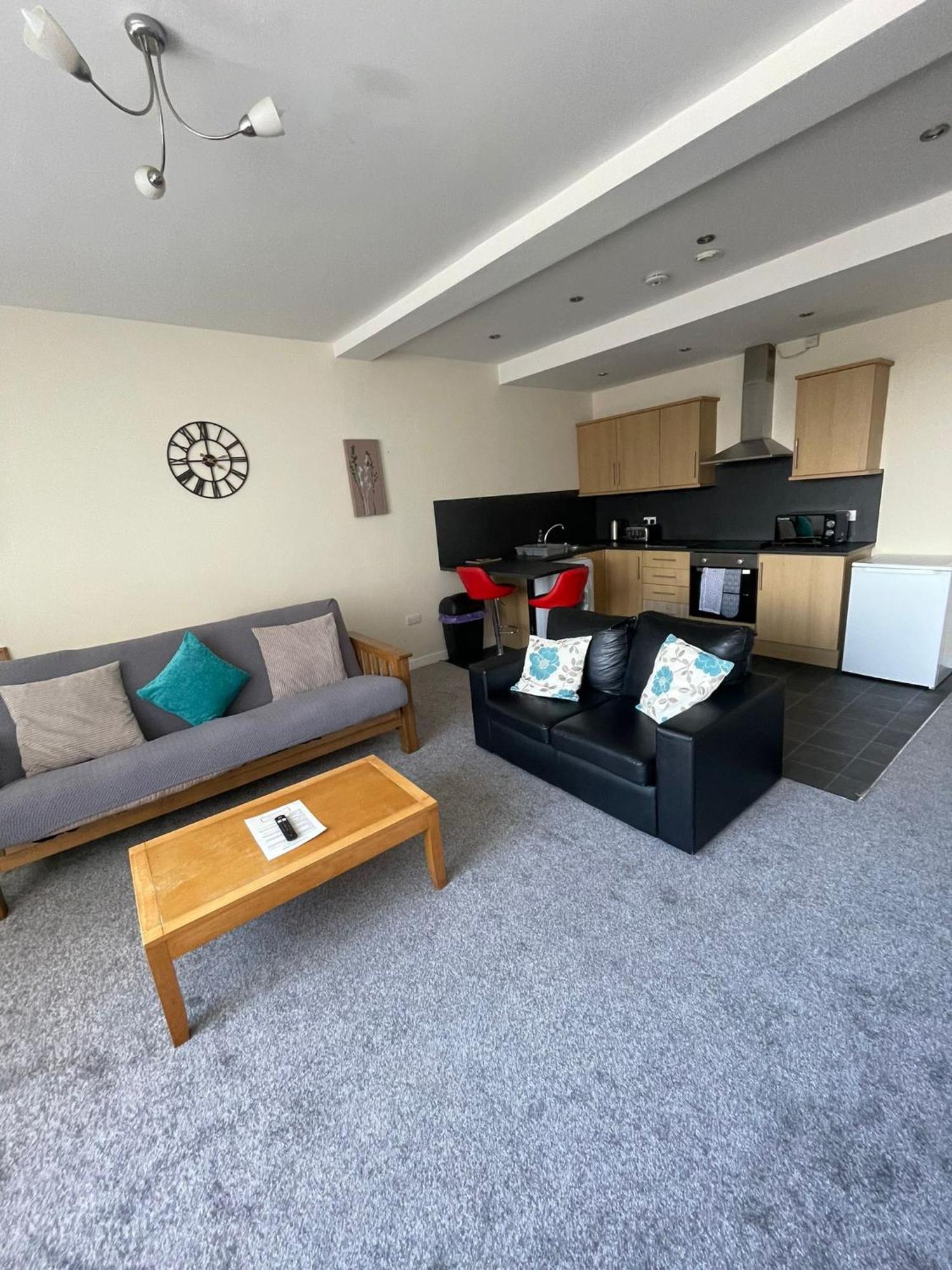 2 Large Bedroom Apartment- Wifi & Parking Fleetwood Exterior foto